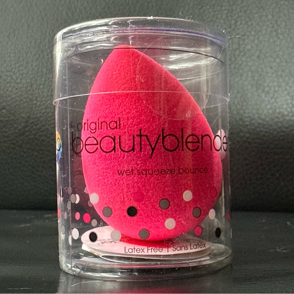 Beautyblender Vibrant Pink Makeup Sponge